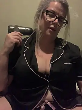 Snapshot of curvy-Ruby-Uk chatting on December 2024 10:16:02 PM curvy-Ruby-Uk online show from December 2024 10:16:02 PM