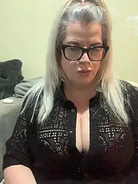 Snapshot of curvy-Ruby-Uk chatting on January 2025 03:33:02 PM curvy-Ruby-Uk online show from January 2025 03:33:02 PM