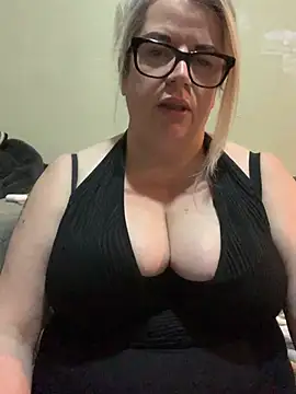 Snapshot of curvy-Ruby-Uk chatting on January 2025 08:10:01 PM curvy-Ruby-Uk online show from January 2025 08:10:01 PM
