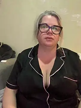 Snapshot of curvy-Ruby-Uk chatting on January 2025 05:34:02 AM curvy-Ruby-Uk online show from January 2025 05:34:02 AM
