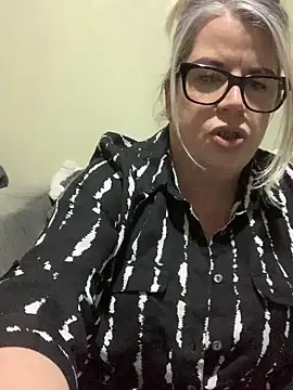 Snapshot of curvy-Ruby-Uk chatting on January 2025 05:54:02 PM curvy-Ruby-Uk online show from January 2025 05:54:02 PM
