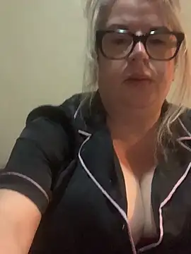 Snapshot of curvy-Ruby-Uk chatting on January 2025 07:43:02 AM curvy-Ruby-Uk online show from January 2025 07:43:02 AM
