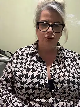 Snapshot of curvy-Ruby-Uk chatting on January 2025 04:00:02 PM curvy-Ruby-Uk online show from January 2025 04:00:02 PM