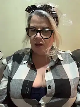 Snapshot of curvy-Ruby-Uk chatting on January 2025 09:19:02 PM curvy-Ruby-Uk online show from January 2025 09:19:02 PM