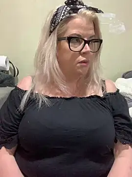 Snapshot of curvy-Ruby-Uk chatting on January 2025 02:26:01 PM curvy-Ruby-Uk online show from January 2025 02:26:01 PM