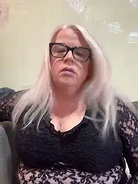 Snapshot of curvy-Ruby-Uk chatting on January 2025 01:11:01 PM curvy-Ruby-Uk online show from January 2025 01:11:01 PM