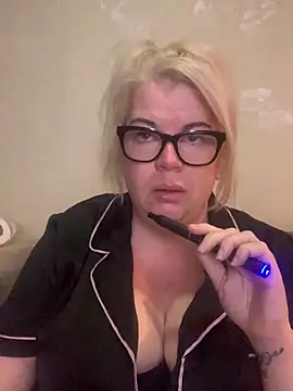 Snapshot of curvy-Ruby-Uk chatting on February 2025 06:10:02 AM curvy-Ruby-Uk online show from February 2025 06:10:02 AM