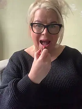 Snapshot of curvy-Ruby-Uk chatting on February 2025 02:00:02 PM curvy-Ruby-Uk online show from February 2025 02:00:02 PM