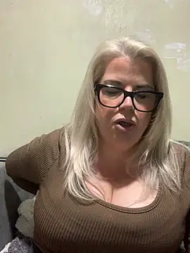 Snapshot of curvy-Ruby-Uk chatting on February 2025 09:41:02 PM curvy-Ruby-Uk online show from February 2025 09:41:02 PM