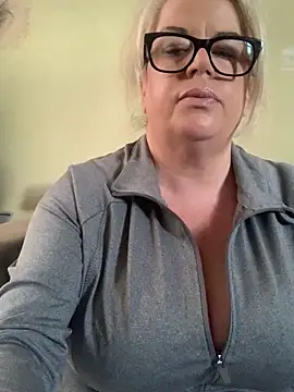 Snapshot of curvy-Ruby-Uk chatting on February 2025 04:35:02 PM curvy-Ruby-Uk online show from February 2025 04:35:02 PM