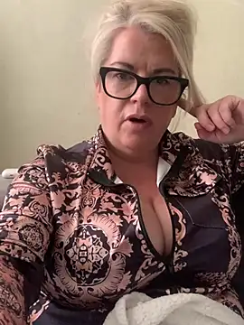 Snapshot of curvy-Ruby-Uk chatting on March 2025 03:51:02 PM curvy-Ruby-Uk online show from March 2025 03:51:02 PM