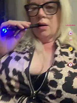Snapshot of curvy-Ruby-Uk chatting on May 2026 08:57:02 PM curvy-Ruby-Uk online show from May 2026 08:57:02 PM