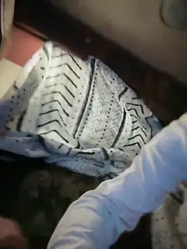 Snapshot of devinshd chatting on December 2025 12:40:01 AM devinshd online show from December 2025 12:40:01 AM