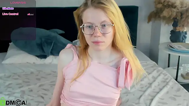 Esme Runn online show from May 2026 03:02:02 AM