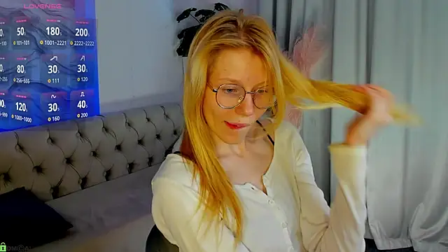Esme Runn online show from June 2026 03:15:02 AM