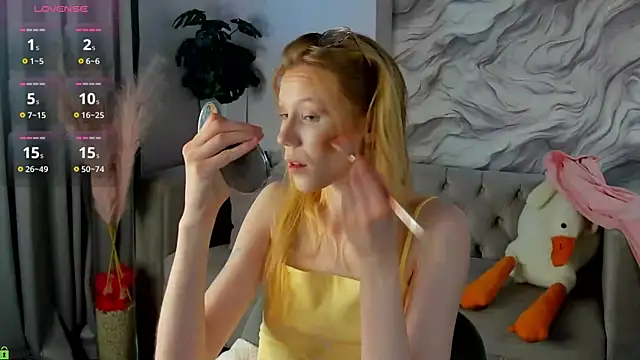 Esme Runn online show from June 2026 03:25:01 AM