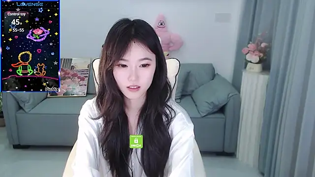 Snapshot of YiJin-a chatting on December 2024 12:44:01 AM YiJin-a online show from December 2024 12:44:01 AM