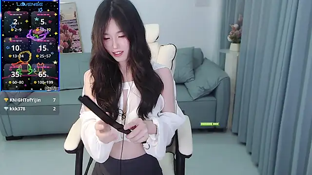 Snapshot of YiJin-a chatting on December 2024 03:46:02 PM YiJin-a online show from December 2024 03:46:02 PM
