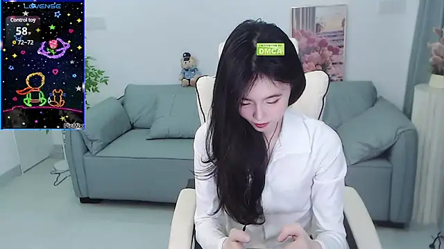 Snapshot of YiJin-a chatting on February 2025 02:33:01 PM YiJin-a online show from February 2025 02:33:01 PM