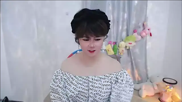 Snapshot of Fan_ting chatting on October 2025 10:48:02 AM Fan ting online show from October 2025 10:48:02 AM