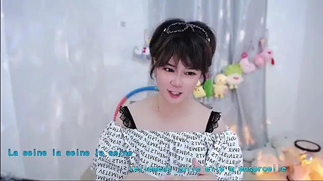 Snapshot of Fan_ting chatting on October 2025 02:40:01 PM Fan ting online show from October 2025 02:40:01 PM