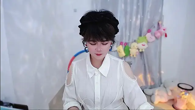 Snapshot of Fan_ting chatting on October 2025 03:01:02 AM Fan ting online show from October 2025 03:01:02 AM