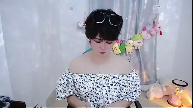 Snapshot of Fan_ting chatting on November 2025 02:23:02 AM Fan ting online show from November 2025 02:23:02 AM