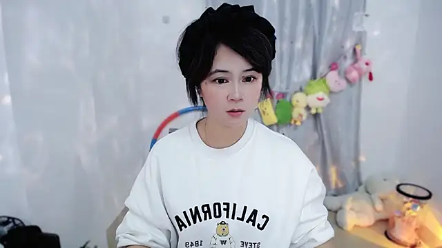 Snapshot of Fan_ting chatting on November 2025 12:04:02 PM Fan ting online show from November 2025 12:04:02 PM