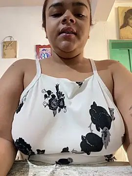 Snapshot of Evabigass chatting on April 2026 01:16:02 PM Evabigass online show from April 2026 01:16:02 PM