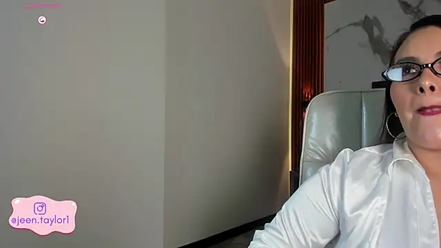 Snapshot of Jeen_Taylor chatting on October 2025 08:13:02 PM Jeen Taylor online show from October 2025 08:13:02 PM