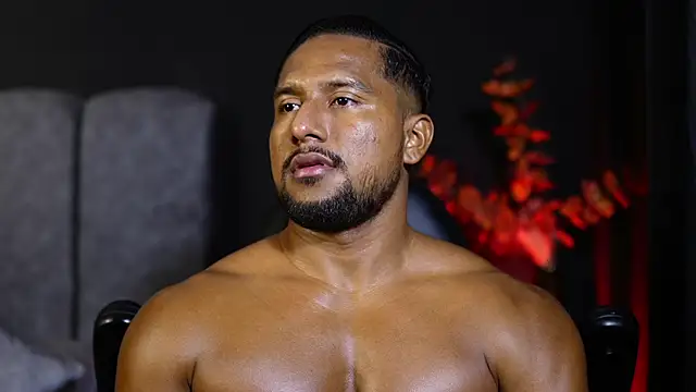 Snapshot of CallumMuscle chatting on November 2025 12:43:02 AM CallumMuscle online show from November 2025 12:43:02 AM