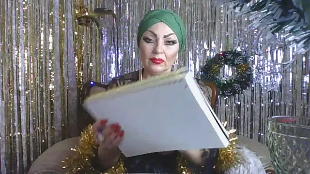 Snapshot of Izabella_gold chatting on December 2024 02:47:02 AM Izabella gold online show from December 2024 02:47:02 AM