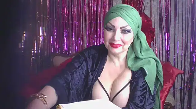 Snapshot of Izabella_gold chatting on March 2025 04:38:02 AM Izabella gold online show from March 2025 04:38:02 AM