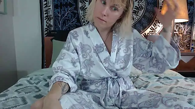 Snapshot of Cutikatxoxo chatting on February 2025 02:03:01 AM Cutikatxoxo online show from February 2025 02:03:01 AM