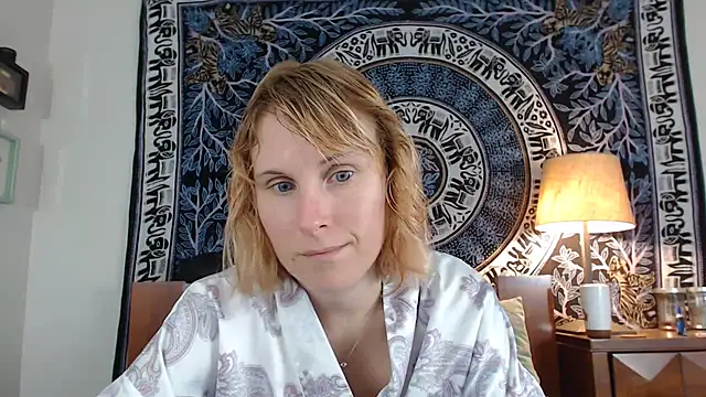 Snapshot of Cutikatxoxo chatting on February 2025 02:01:02 AM Cutikatxoxo online show from February 2025 02:01:02 AM
