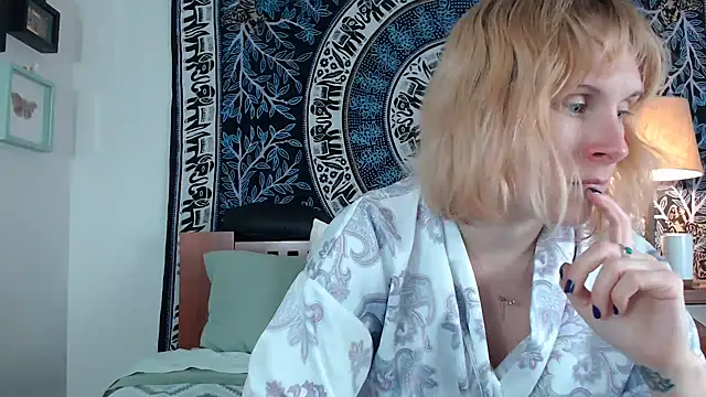 Snapshot of Cutikatxoxo chatting on February 2025 02:06:02 AM Cutikatxoxo online show from February 2025 02:06:02 AM