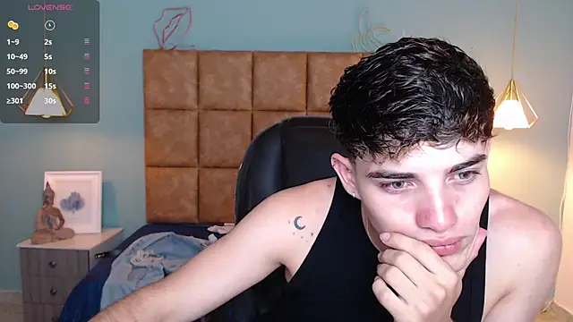 AlejooTwink online show from December 2024 07:49:02 PM
