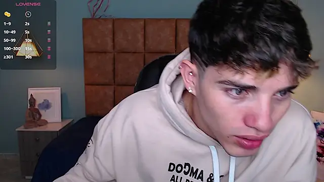 AlejooTwink online show from December 2024 02:50:01 PM