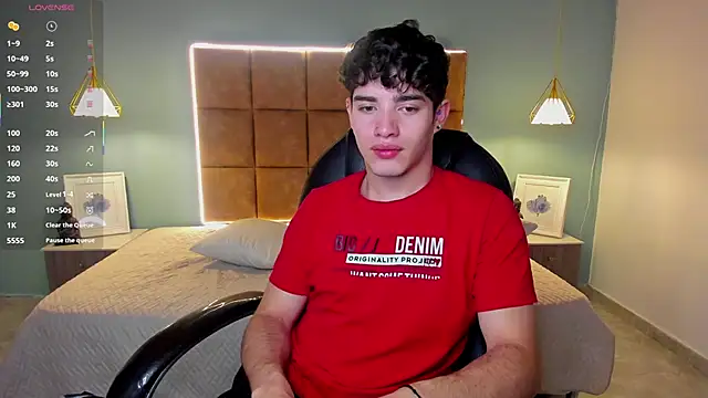 AlejooTwink online show from October 2025 04:37:01 PM