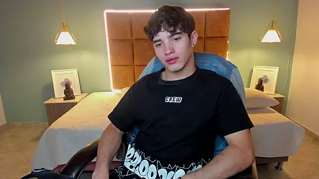 AlejooTwink online show from October 2025 05:32:01 PM