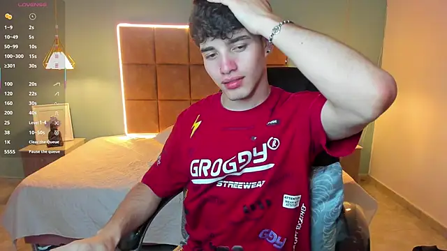 AlejooTwink online show from October 2025 10:32:02 PM