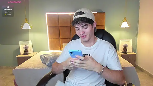 AlejooTwink online show from November 2025 02:32:01 AM