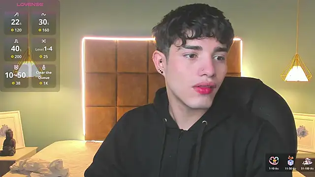 AlejooTwink online show from December 2025 03:44:01 AM