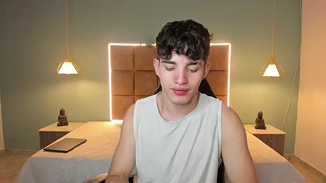 AlejooTwink online show from June 2026 09:48:01 PM