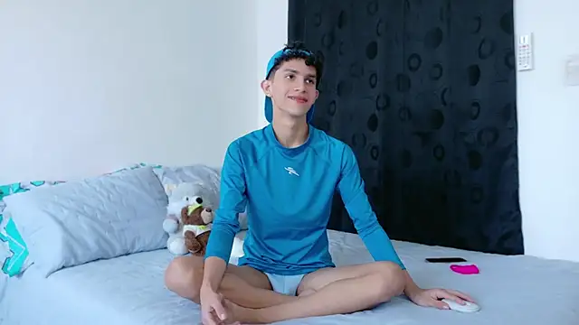 Snapshot of Noah_tyler_ chatting on November 2025 05:45:02 PM Noah tyler online show from November 2025 05:45:02 PM