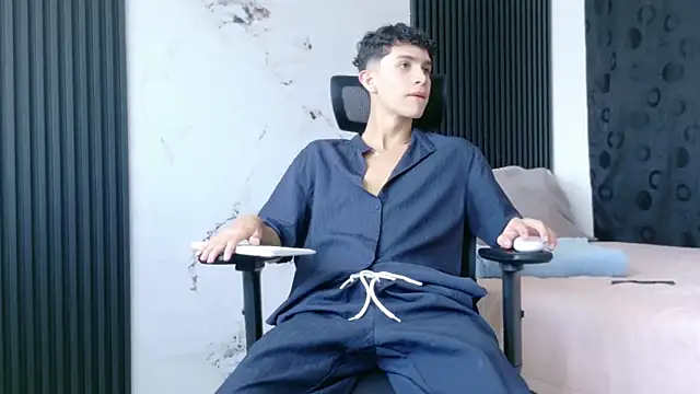 Snapshot of Noah_tyler_ chatting on December 2025 05:42:02 PM Noah tyler online show from December 2025 05:42:02 PM