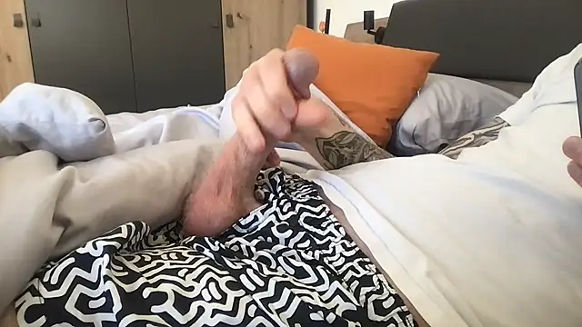 Snapshot of thewetshorts chatting on March 2025 12:00:01 PM thewetshorts online show from March 2025 12:00:01 PM