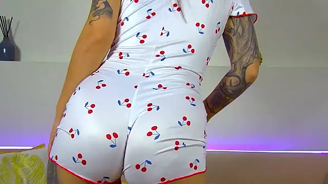 AlexandraBloom online show from November 2025 06:20:02 PM