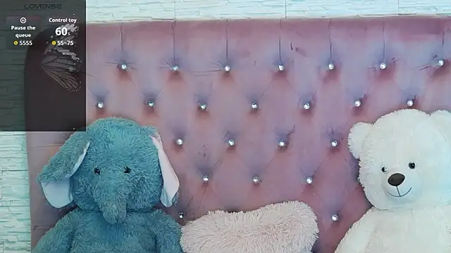 Snapshot of SophiaStarr chatting on October 2025 07:55:02 PM SophiaStarr online show from October 2025 07:55:02 PM