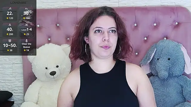 Snapshot of SophiaStarr chatting on October 2025 05:26:02 PM SophiaStarr online show from October 2025 05:26:02 PM